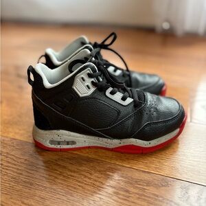 Spalding Kids Black and Red Basketball Sneakers, size 2